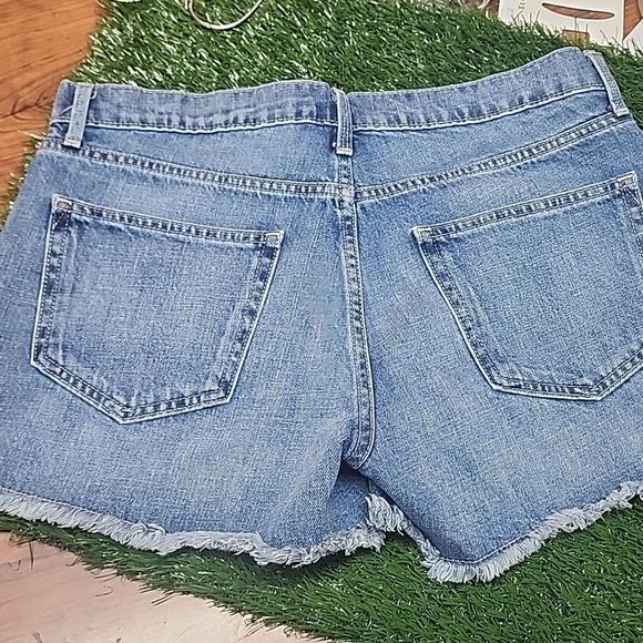 GAP 1969 Original Best Girlfriend Short with Embroidered Floral Front - Picture 5 of 5